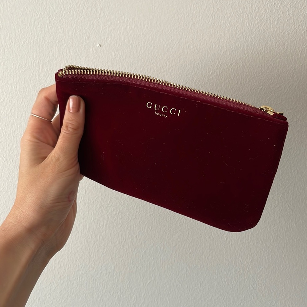 Gucci beauty velvet pouch